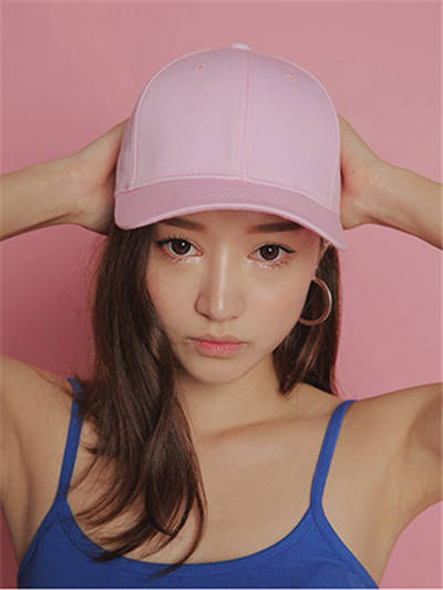 復(fù)古棒球帽強(qiáng)勢(shì)回歸 看日韓臺(tái)女星如何穿搭