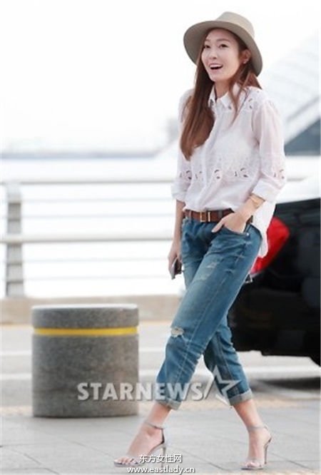 今年涼鞋這樣穿 跟明星學(xué)穿涼鞋做時(shí)尚潮人