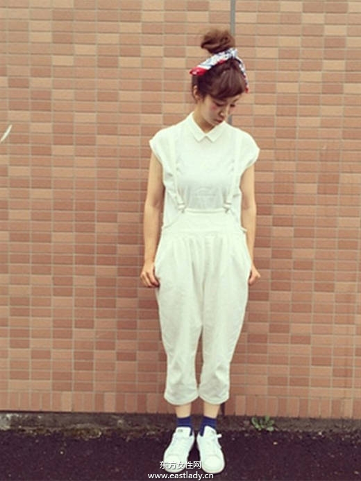 日本妞真會(huì)玩 一塊頭巾玩出百變?cè)煨? height=