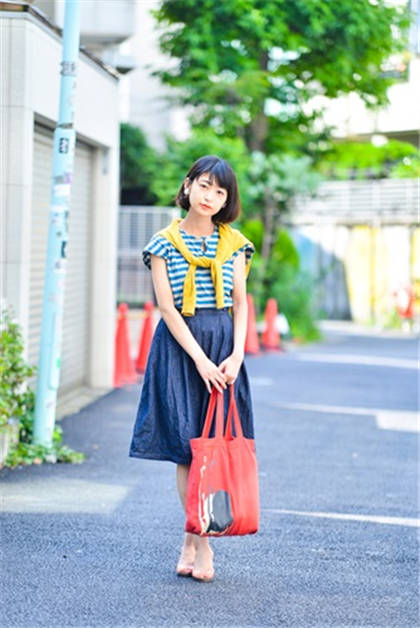 出門必備 帆布包簡(jiǎn)單搭出休閑風(fēng)