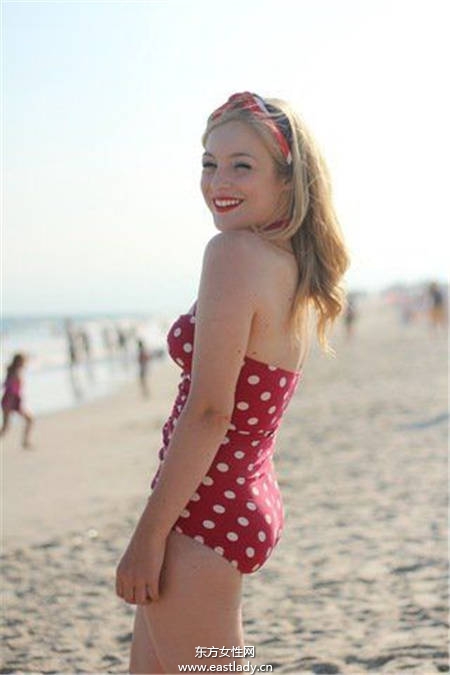 你還穿比基尼嗎 試試連身泳裝 性感又遮肉