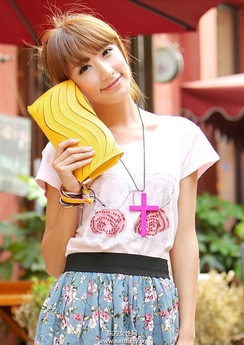 簡約實(shí)用手拿包出席公共活動(dòng)不錯(cuò)的選擇