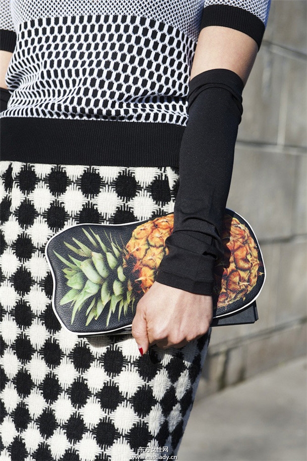 街頭達(dá)人百變飾品搭個(gè)性十足