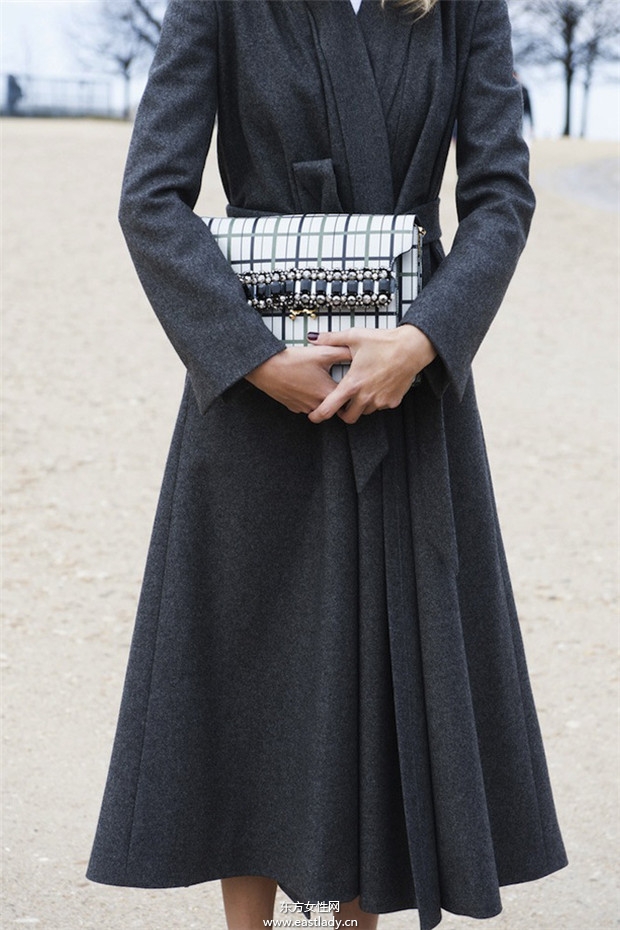 街頭達(dá)人百變飾品搭個(gè)性十足