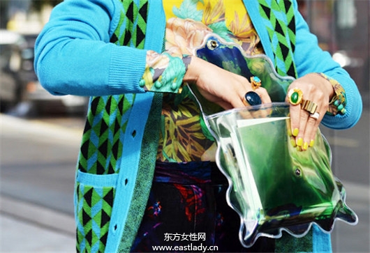 透明手拿包設(shè)計簡潔明了富有創(chuàng)意