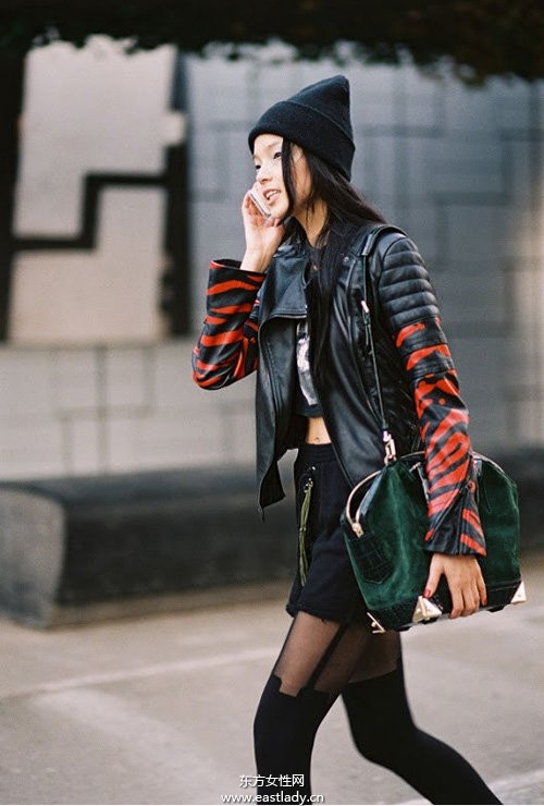 跟超模雎曉雯學(xué)品牌女包搭配