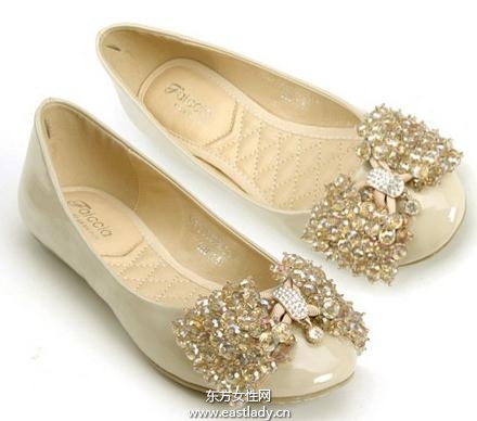 舒適時(shí)尚平底單鞋彰顯女性魅力