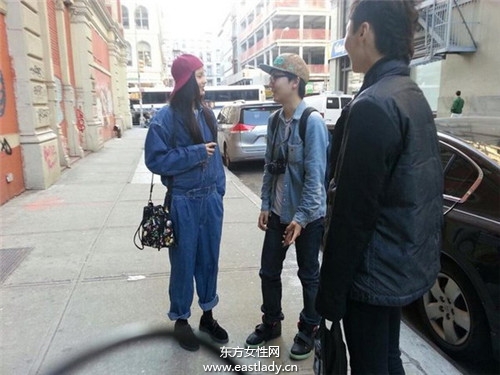 跟超模雎曉雯學(xué)品牌女包搭配