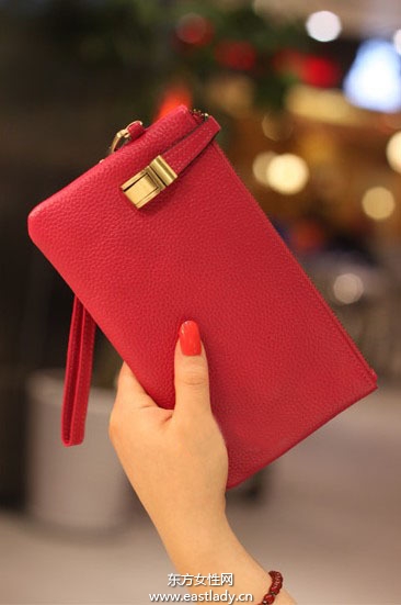 簡約實(shí)用手拿包出席公共活動(dòng)不錯(cuò)的選擇