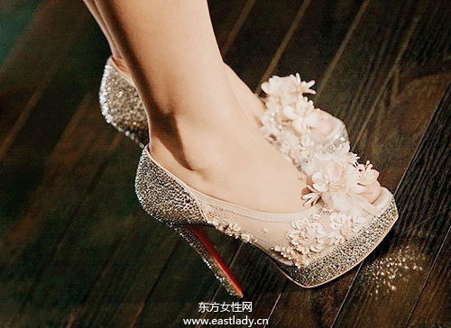 冬季時(shí)尚高跟鞋 百搭性感又舒適