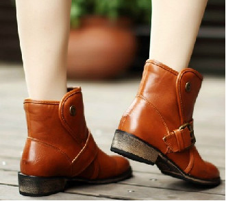 增高魚嘴松糕單鞋 彰顯時尚活力