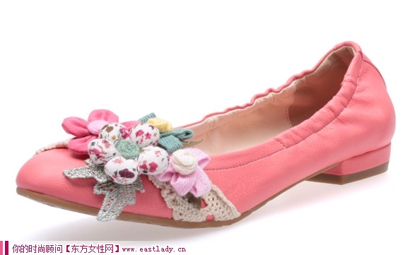 秋季新款休閑鞋 舒適的平跟設(shè)計走起路來既舒服又享受