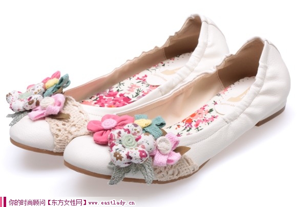 秋季新款休閑鞋 舒適的平跟設(shè)計走起路來既舒服又享受