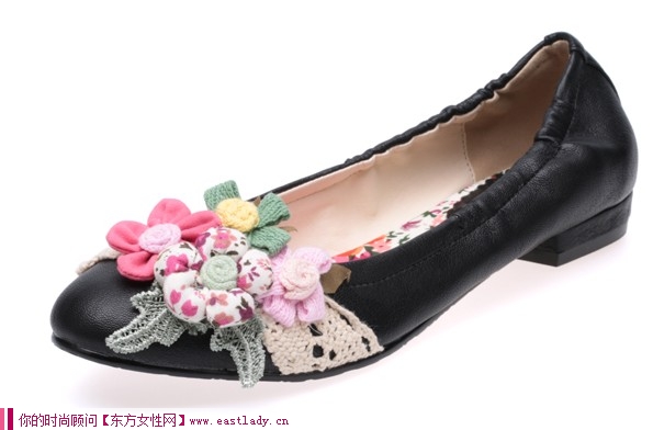 秋季新款休閑鞋 舒適的平跟設(shè)計走起路來既舒服又享受