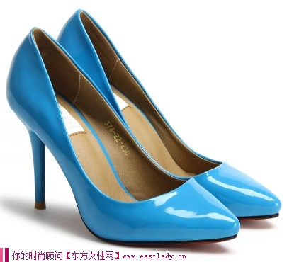尖頭時(shí)尚高跟鞋 讓你的味道與眾不同