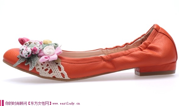 秋季新款休閑鞋 舒適的平跟設計走起路來既舒服又享受