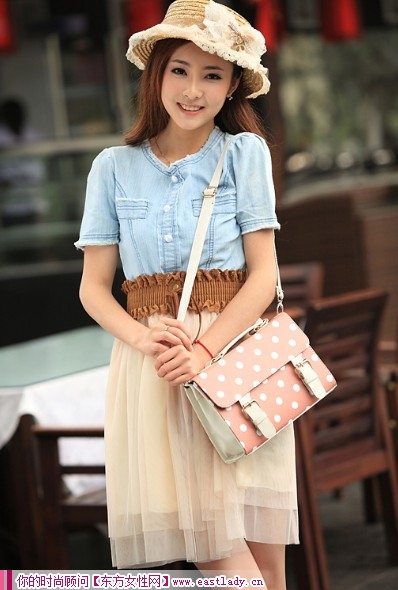 小巧優(yōu)雅手提包包 復(fù)古的樣式時尚而又不張揚