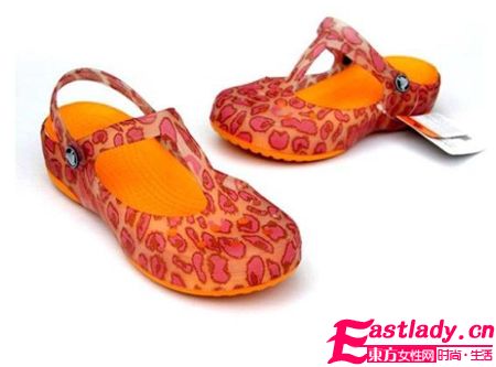 每個(gè)人都無(wú)法不愛(ài)的水晶洞洞鞋