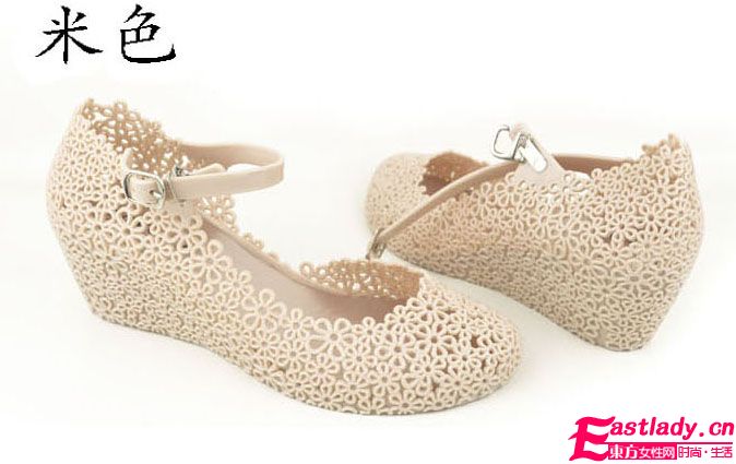 2012新款鏤空鳥(niǎo)巢網(wǎng)狀塑膠涼鞋 穿出時(shí)尚突出個(gè)性