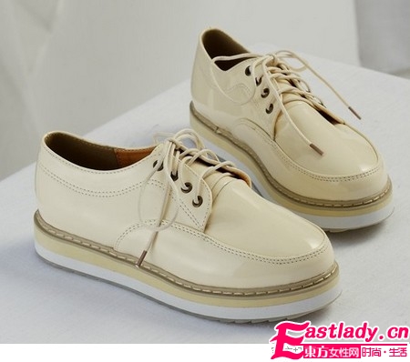 時(shí)髦松糕鞋 給你的裝扮錦上添花