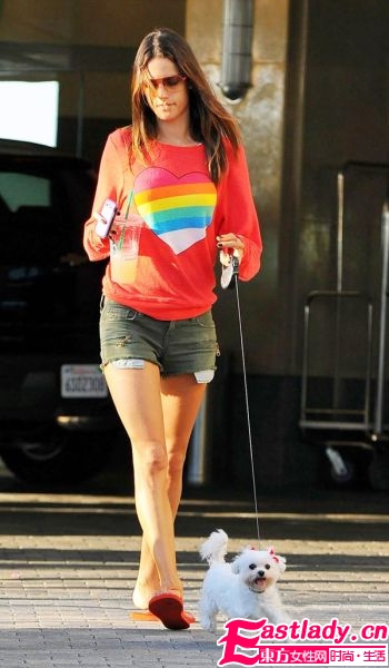 歐美明星出街包包大盤(pán)點(diǎn) 哪款是你最?lèi)?ài)