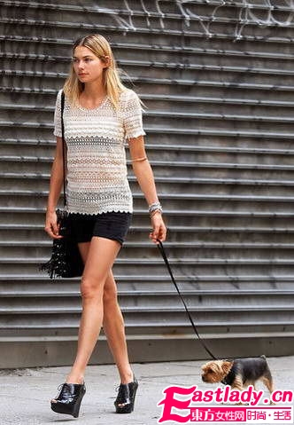 性感短靴上陣 明星齊秀美腿