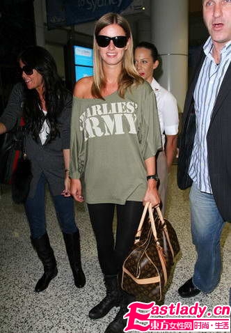 性感短靴上陣 明星齊秀美腿