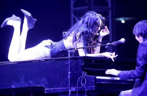 莫文蔚黑鞋搭配擁有長腿