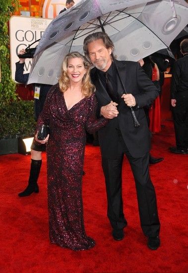 明星們用雨傘來扮酷坳造型