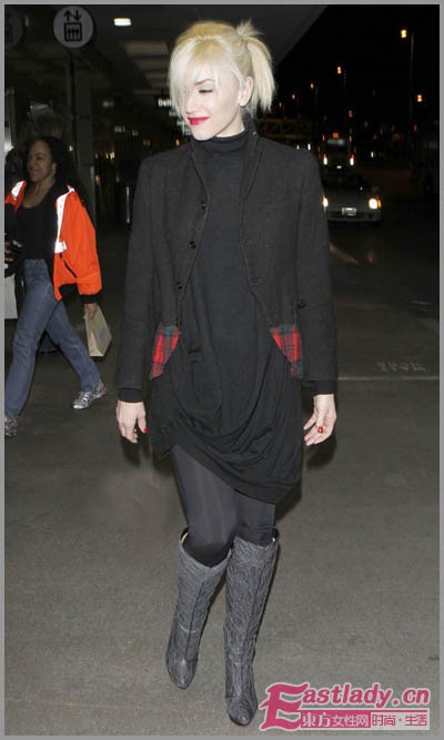 明星流行穿黑衫 扮靚早春不出錯(cuò)