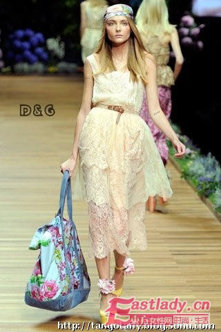 2011春夏蕾絲裙新品發(fā)布 打造優(yōu)雅女人味