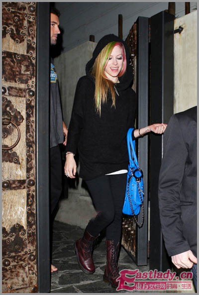 明星流行穿黑衫 扮靚早春不出錯