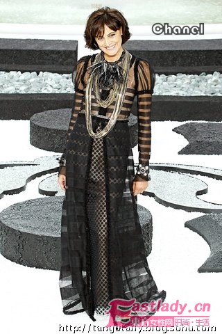 2011春夏蕾絲裙新品發(fā)布 打造優(yōu)雅女人味