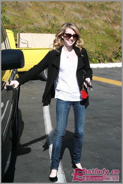 明星流行穿黑衫 扮靚早春不出錯