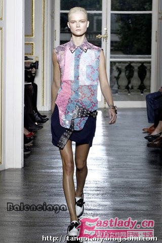 2011春夏蕾絲裙新品發(fā)布 打造優(yōu)雅女人味