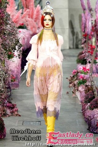 2011春夏蕾絲裙新品發(fā)布 打造優(yōu)雅女人味