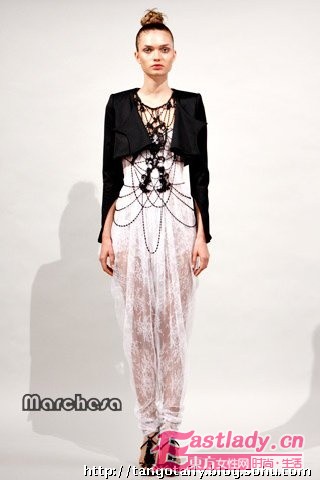 2011春夏蕾絲裙新品發(fā)布 打造優(yōu)雅女人味