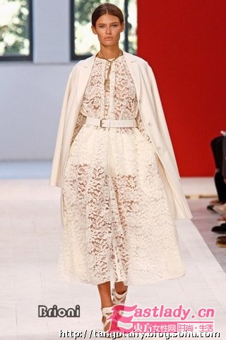 2011春夏蕾絲裙新品發(fā)布 打造優(yōu)雅女人味