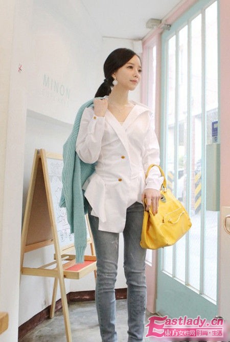 透視襯衫和包臀裙的組合讓人神魂顛倒