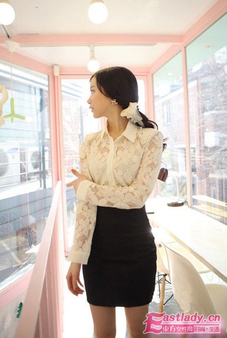 透視襯衫和包臀裙的組合讓人神魂顛倒