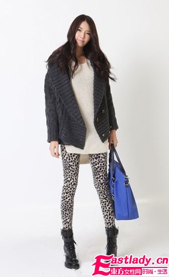 開衫毛衣玩混搭 兩件齊穿很時尚