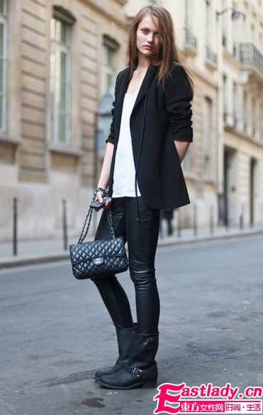 氣質(zhì)搭扣平底靴 變身帥氣的中性范