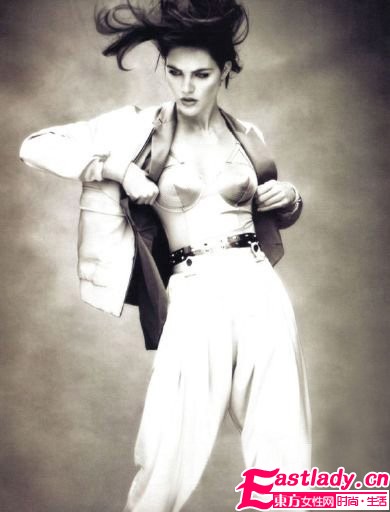 8款毛呢外套穿搭法 打造出最強(qiáng)勢(shì)女人