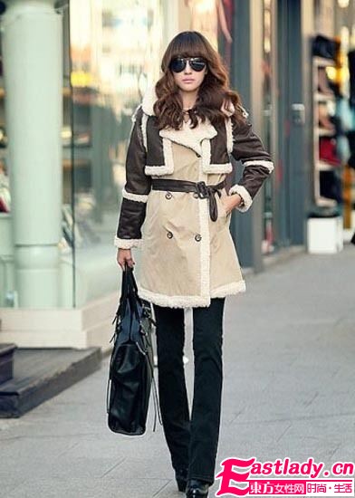 收腰長(zhǎng)款外套 保暖不失婀娜曲線