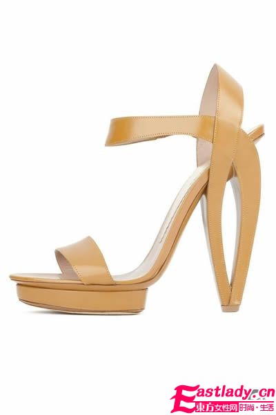 索菲婭首席設(shè)計(jì)師盤點(diǎn)2010年奢侈女鞋紅榜