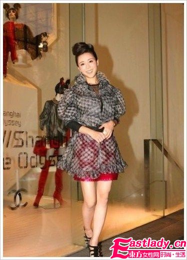 明星大愛格紋裝 俏麗時(shí)尚告別冬季暗沉