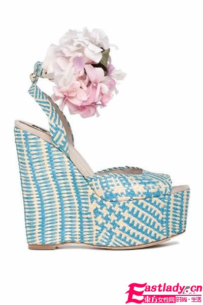 索菲婭首席設(shè)計師盤點2010年奢侈女鞋黑榜