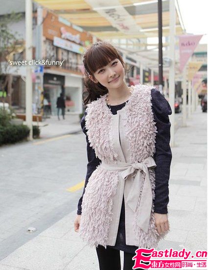 毛茸茸馬甲 美女冬日溫暖搭配法