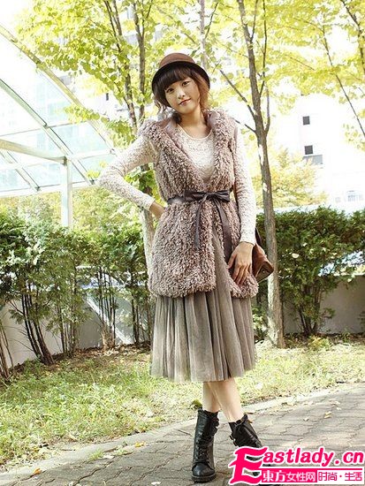 毛茸茸馬甲 美女冬日溫暖搭配法