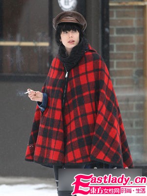 冬季各色斗篷外套 明星搶鏡都愛它